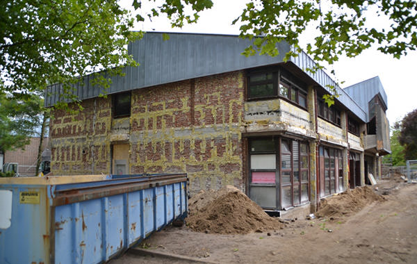 Entkernte Gebäudehülle vor dem Rückbau